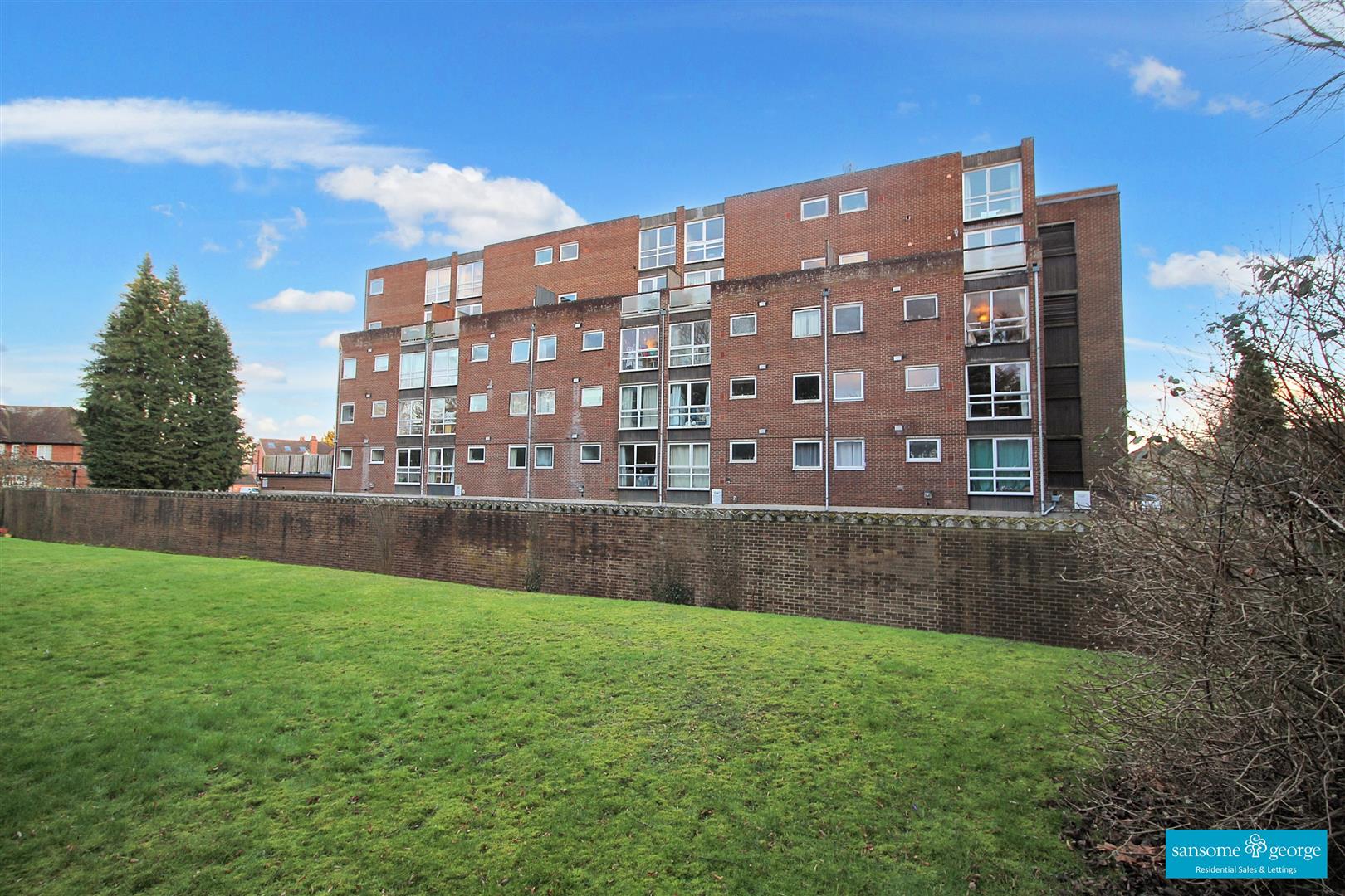 2 bed property in Bath Road, Reading
